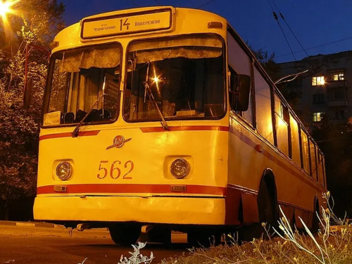 Двоє дверей та хромовані поручні: як у Запоріжжі з'явилися перші тролейбуси