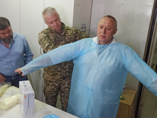 Захист для лікарів: запорізькі медики отримали одяг для роботи в будь-яких умовах
