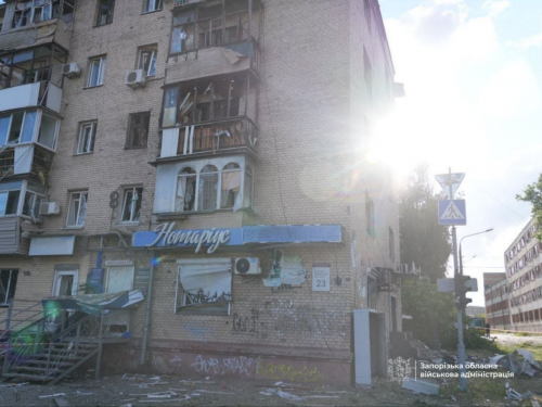 У неділю ворог КАБами вдарив по Запоріжжю: вбив людину, пошкодив багатоповерхівку, атакував поліцейську машину - фото, відео