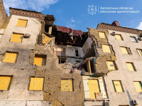 Бцдинок на вулиці Незалежної України в Запоріжжі після авіаудару 19 липня