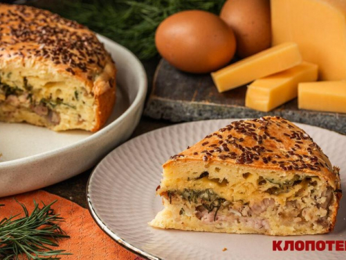 Заливний пиріг із м’ясом, сиром та рум’яною цибулею, фото з сайта klopotenko.com 