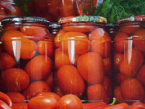 Мариновані помідори, фото ілюстративне
