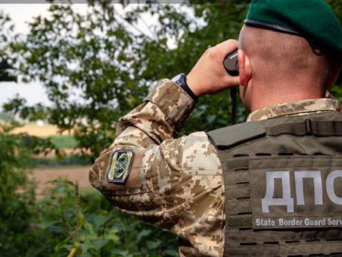 Блукали й пливли, але дарма - мешканця Запоріжжя та групу "туристів" зловили на кордоні (фото)