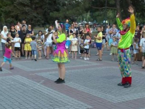 Відволіктися від війни: у Запоріжжі для дітей-вимушених переселенців влаштували свято