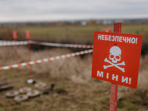 Знайшов металевий предмет у балці - у Запорізькому районі в руках у підлітка вибухнув мінний підривач