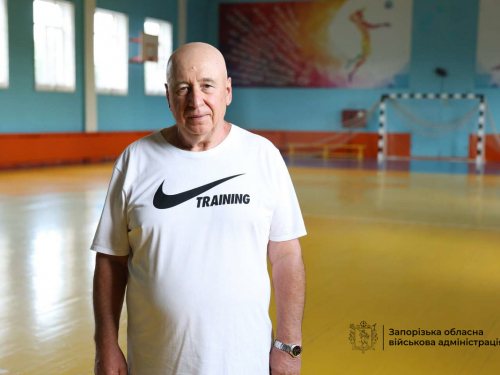 Навчив хлопців тримати удар у житті - у Запоріжжі заслужений тренер запрошує ветеранів безкоштовно займатися гандболом