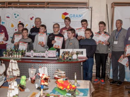 У Запоріжжі батьки збирають підписи проти закриття Центру науково-технічної творчості учнівської молоді "Грані" 