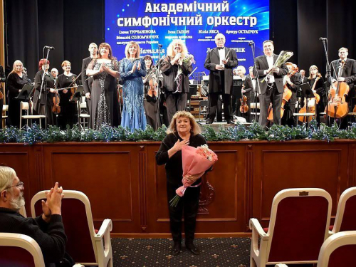 Усі твори неймовірні - у Запоріжжі авторський концерт відомої композиторки зібрав зірок філармонії