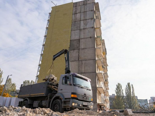 Понад два роки після ракетного удару - як у Запоріжжі триває відновлення будинку на Зестафонській