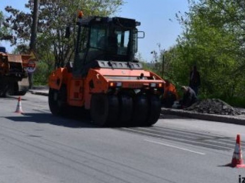 У Запоріжжі почали латати ями на дорогах