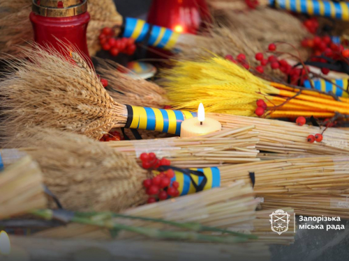 Свічки пам’яті як символ незламності - Запоріжжя вшанувало пам’ять жертв Голодоморів (фото)