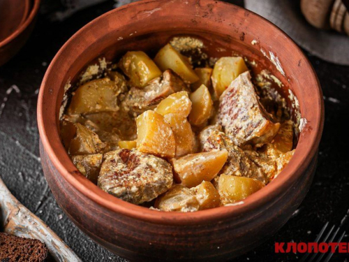Справжня класика домашньої української кухні - як приготувати смачну печеню з картоплі та м'яса в духовці