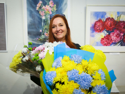 Квіти з відтінком війни - у Запоріжжі відкрили виставку акварелі