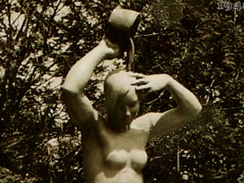 Чарівна &quot;купальниця&quot; - фонтан у запорізькому парку прикрашала скульптура таємничої жінки (фото)