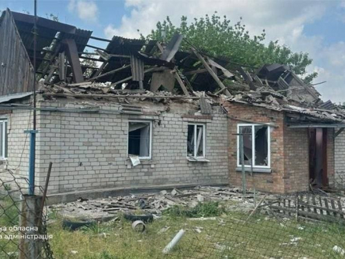 Під час ранкового авіаудару по Новоіванівці постраждав 65-річний чоловік