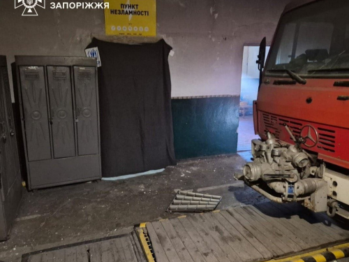 Нічний терор на Запоріжжі: російський дрон влучив у пожежну частину (фото)