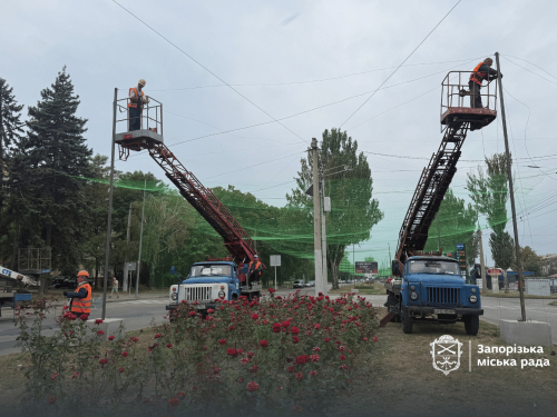 У Запоріжжі дороги Космічного району захищають тришаровими сітками від дронів