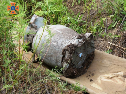 Мешканець Запоріжжя знайшов на вулиці залишки від російської ракети - фото, відео