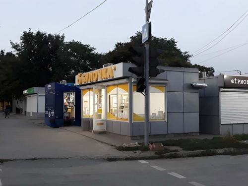 У Хортицькому районі Запоріжжя демонтували незаконно встановлений кіоск-пекарню на проспекті Ювілейному