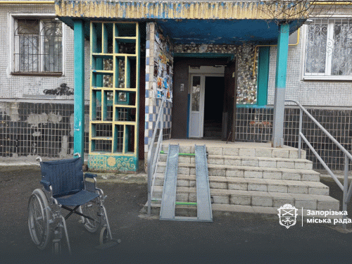 Місто без бар’єрів - у Хортицькому районі Запоріжжя встановили одразу два пандуси (фото)