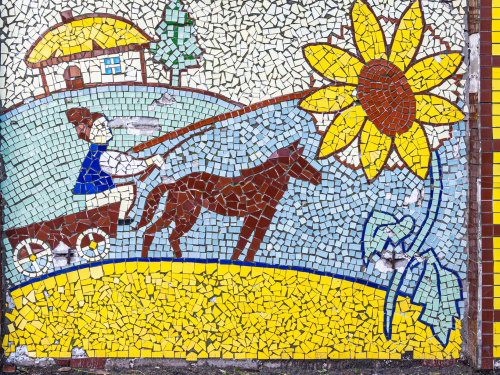 У Запоріжжі збереглася галерея мозаїчних панно з героями культових мультфільмів і казок - фото