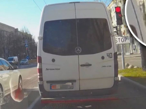 У Запоріжжі водію маршрутки виписали протокол через те, що проїхав перехрестя на червоне світло