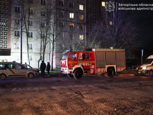 У Запоріжжі рятувальники ДСНС прибули на місце після ворожої атаки вночі 7 березня