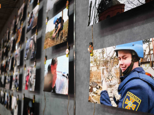 Емоція в кожній фотографії - у Запоріжжі презентували фотовиставку працівниці ДСНС (фото)