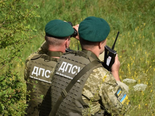 Ховалися у темряві - мешканець Запорізької області з напарником намагався втекти за кордон через мобілізацію (фото, відео)