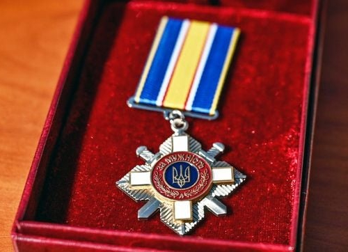 Нагороду вручили батькам та дружині - Президент посмертно відзначив героя із Запорізької області орденом "За мужність" 