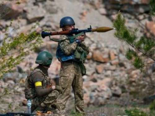 Запорізькі захисники б'ють ворогів з потужної зброї - відео