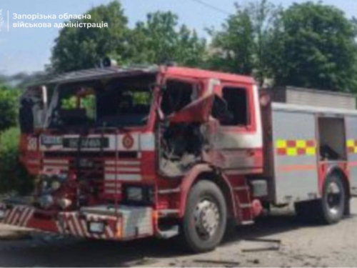 У Запорізькій області ворог атакував дронами рятувальників, які приїхали гасити пожежу - автомобіль ДСНС згорів вщент 