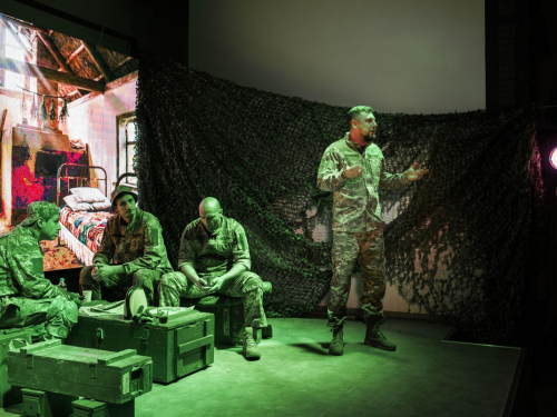 &quot;Ця вистава більш направлена на цивільних&quot; - у Запоріжжі показали п&#039;єсу, засновану на листах і постах військових