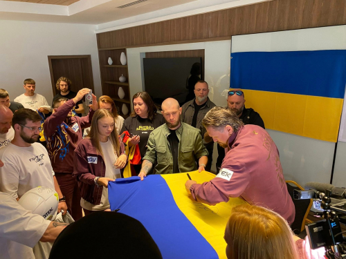 Оборонці Маріуполя зустрілися з Олександром Усиком напередодні його чемпіонського бою