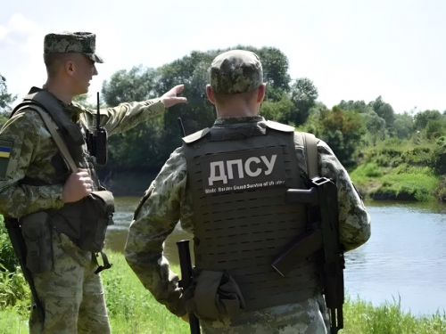 Заплив через Тису ледь не закінчився трагедією — прикордонники затримали жителя Запорізької області (фото)