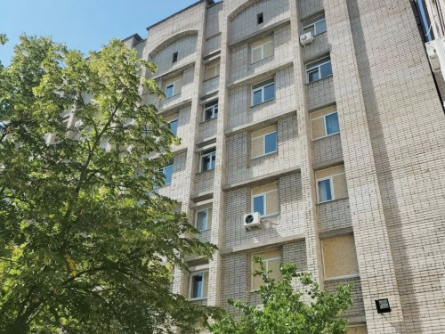 У Запоріжжі волонтери відновили корпуси медичного університету, пошкоджені під час ворожого обстрілу (фото)