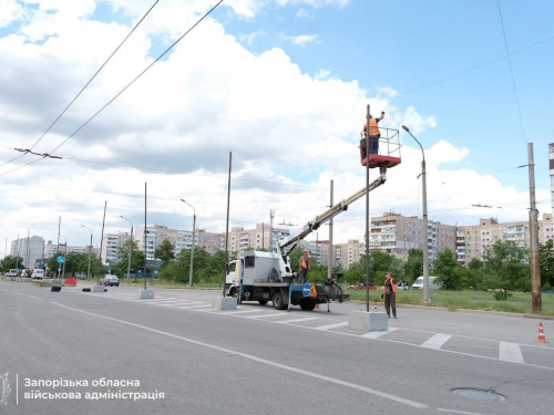 У Запоріжжі встановлюють антидронові сітки на зупинках через атаки БпЛА