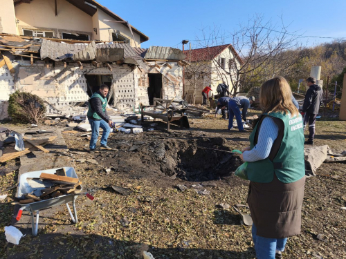 Уламки, відходи від руйнувань та частини снарядів - екологи розповіли про наслідки масованої атаки по Запоріжжю