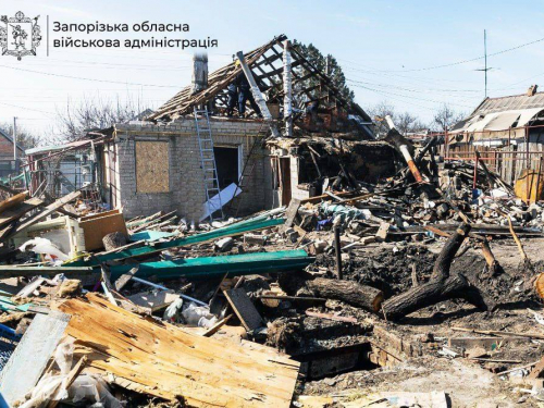  "Повністю зруйновані п’ять, пошкоджені 50 будинків" — у Запорізькій області росіяни керованою авіабомбою вбили мешканця села  