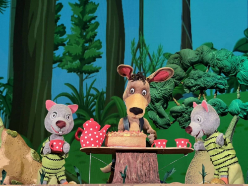 Вистава "Суто австралійські перегони", фото Запорізького обласного театру ляльок