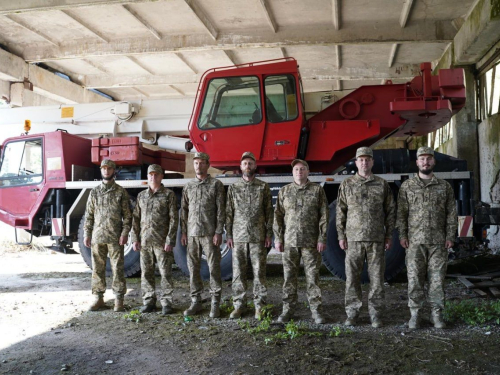 57-ма ОМБр отримала тягач, 40-тонний кран і причіп вартістю понад 10,4 млн грн