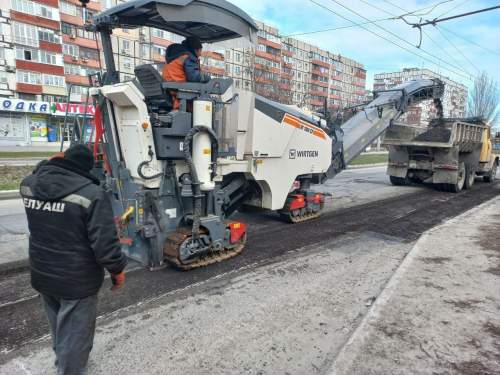 Ями на дорогах – у Запоріжжі розпочали ремонт на аварійних ділянках (фото)