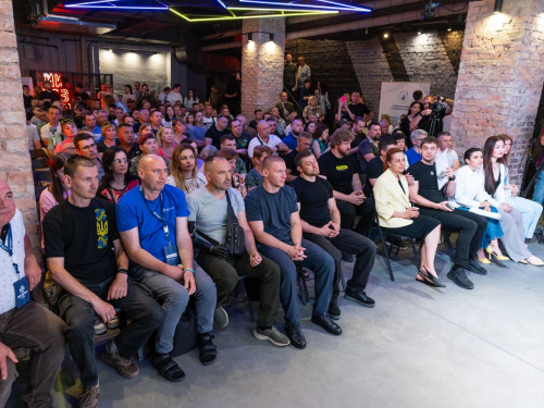 Квартири для захисників та багато пропозицій роботи й освіти – у Запоріжжі вперше відбувся ярмарок вакансій для ветеранів 