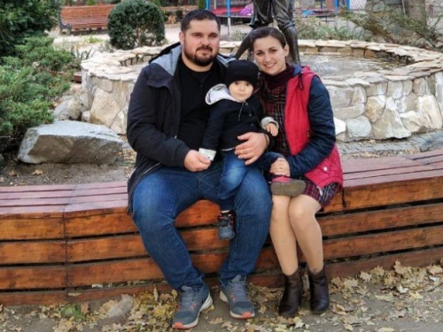 Родина з окупованого міста Запорізької області потрапила під обстріл у Києві