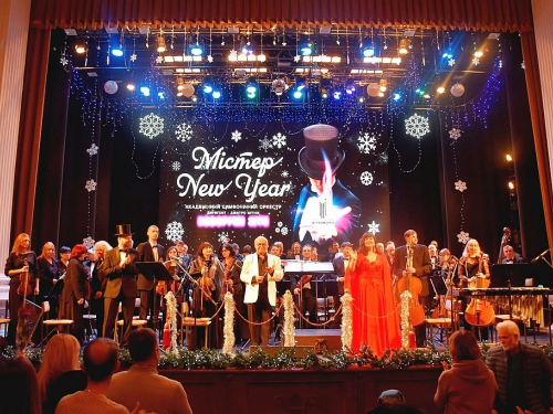 Аншлаги, хіти й диско-фінал - у запорізькій філармонії яскраво завершили рік концертом “MISTER NEW YEAR” (фото)