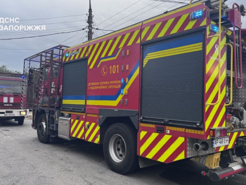 Пожежники загасили пожежу на балконі другого поверху. Жінку вивели з квартири