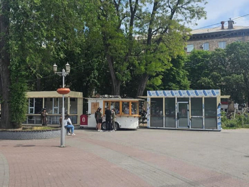 На площі в центрі Запоріжжя встановили нові МАФи - як відреагували у міськраді