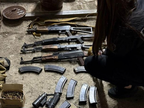Відправляли поштою автомати – львівські поліцейські затримали двох мешканців Запоріжжя