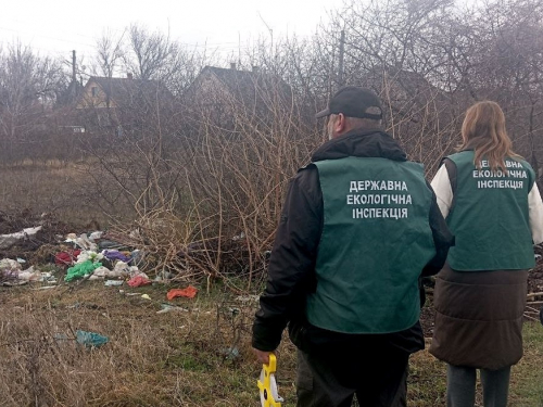 Відреагували на звернення - у Запоріжжі екоінспектори виявили звалище побутових відходів