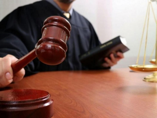 Збезчестив власну доньку - у Запоріжжі батько неповнолітньої дитини отримав вирок 